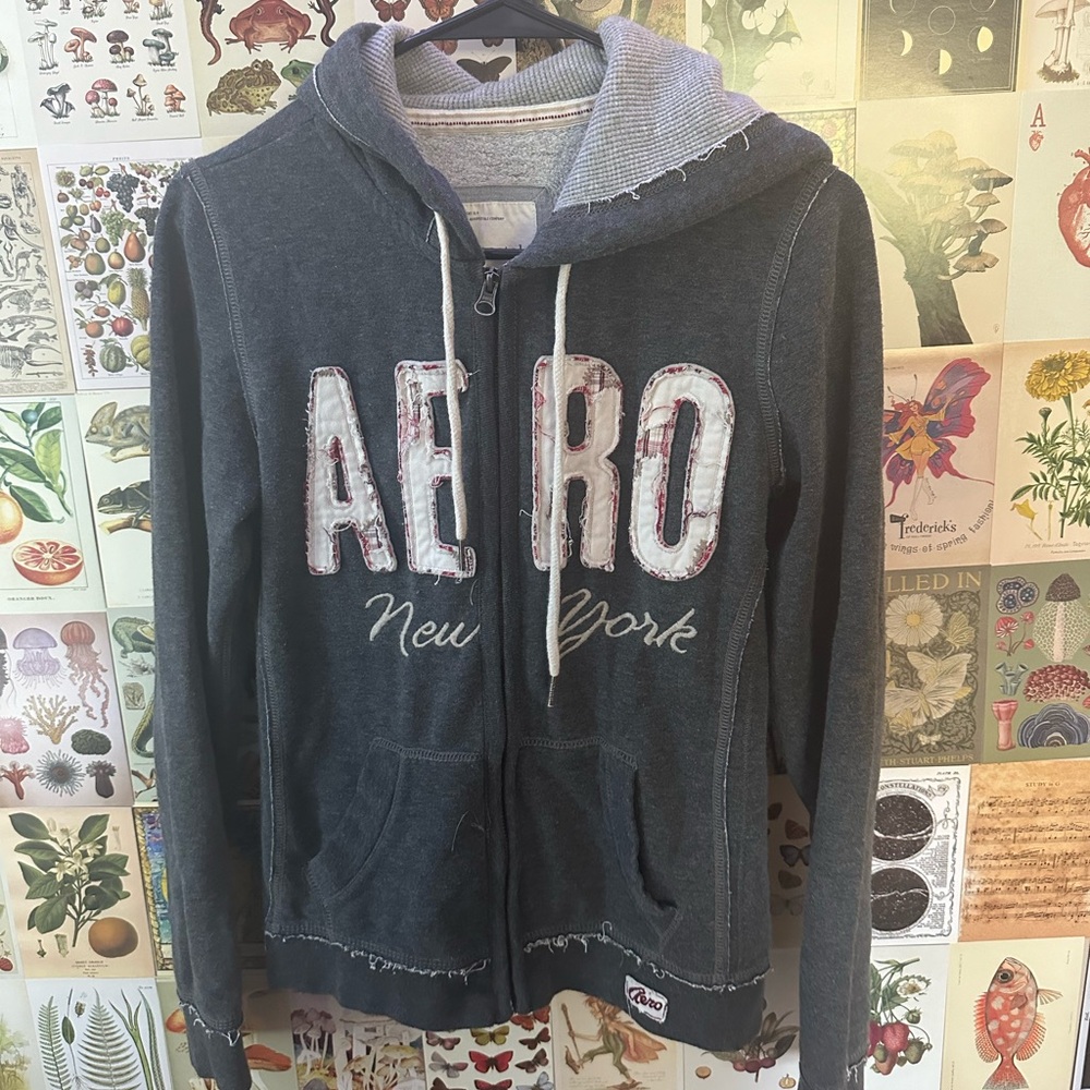 Medium Aeropostale zip up sweater. Perfect condition.